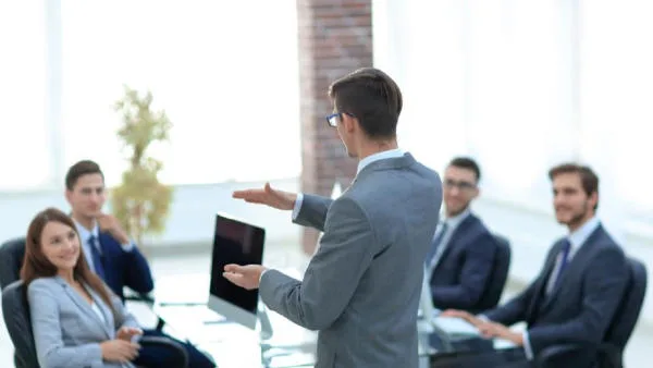 Chức năng tổ chức bao gồm việc giao việc, hỗ trợ, kiểm soát và điều chỉnh